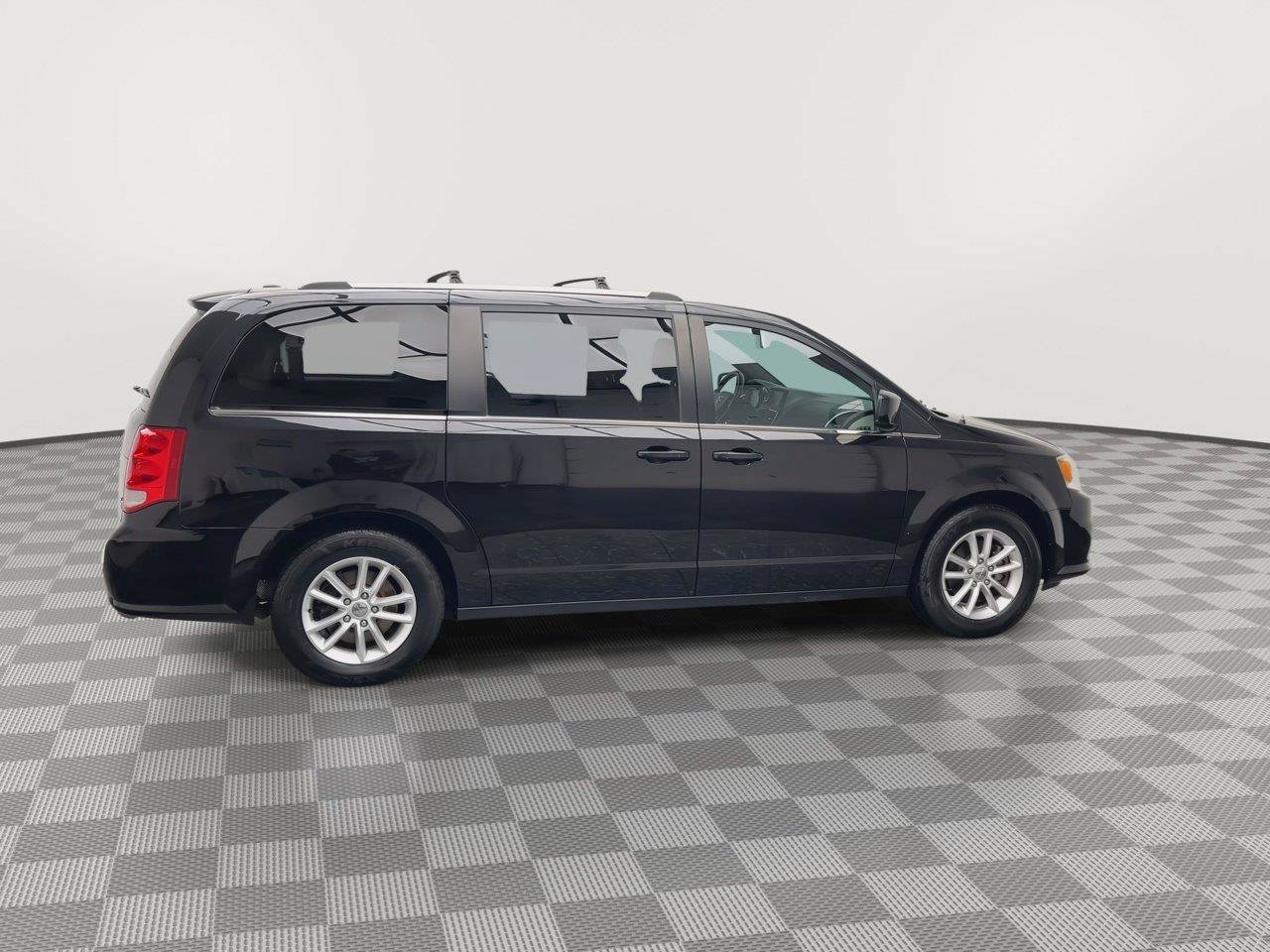Used 2019 Dodge Grand Caravan SXT FWD image 33