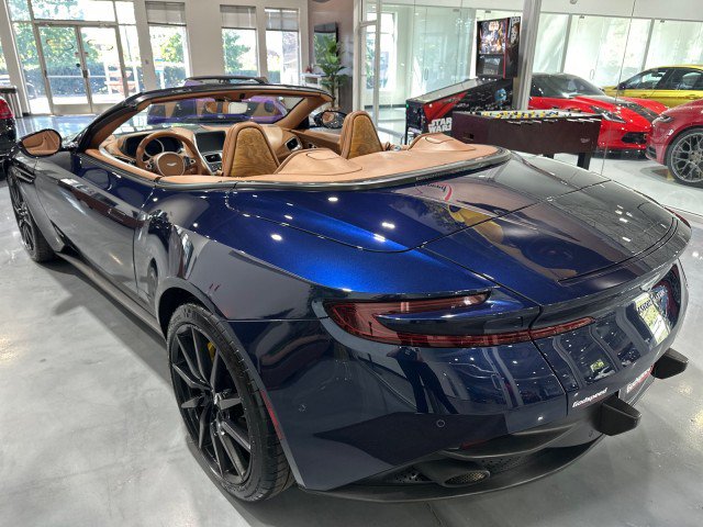 Used 2019 Aston Martin DB11 Volante RWD image 31