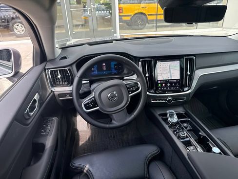 Used 2026 Volvo V60 B5 Cross Country Ultra w/ Climate Package AWD/4WD image 15