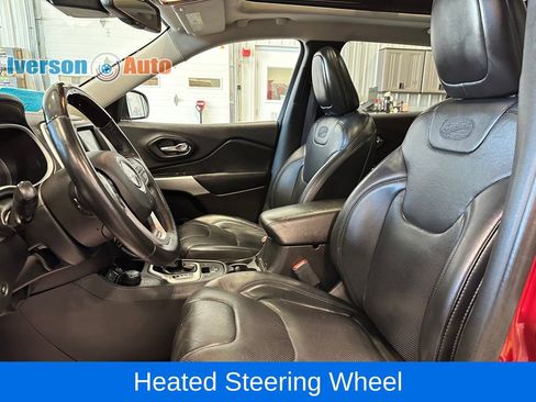 Used 2017 Jeep Cherokee Overland w/ Technology Group AWD/4WD image 16