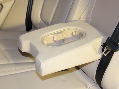 Used 2025 Porsche Macan image 34