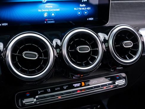 Used 2021 Mercedes-Benz GLB 250 4MATIC w/ Premium Package image 26