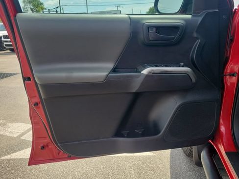 Used 2018 Toyota Tacoma SR5 RWD image 16