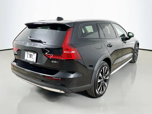 New 2026 Volvo V60 B5 Cross Country Ultra w/ Climate Package AWD/4WD image 5