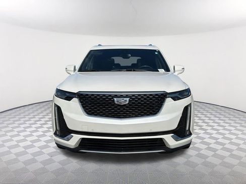 Used 2022 Cadillac XT6 Premium Luxury image 2