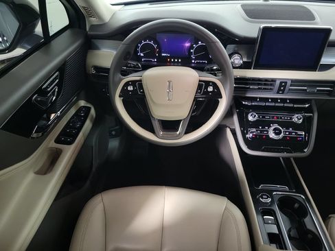 Certified 2022 Lincoln Corsair FWD image 9
