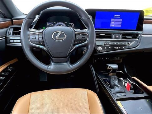 Used 2025 Lexus ES 300h w/ Premium Package image 4