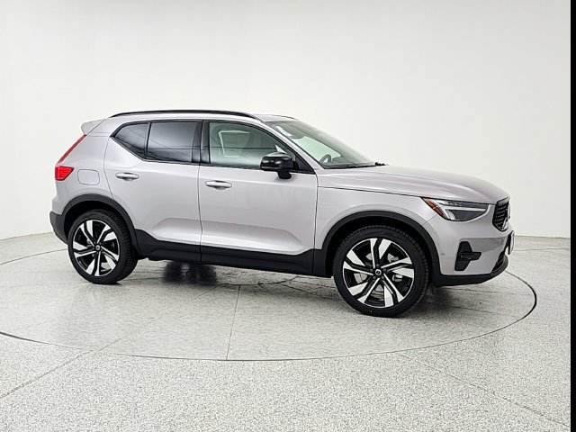 New 2026 Volvo XC40 B5 Plus w/ Climate Package AWD/4WD image 3