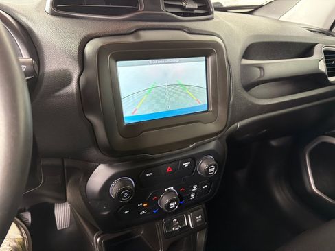 Used 2020 Jeep Renegade Latitude FWD image 14
