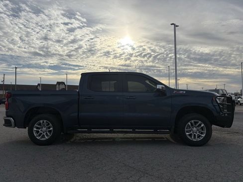 Used 2024 Chevrolet Silverado 1500 LT w/ Z71 Off-Road Package image 4