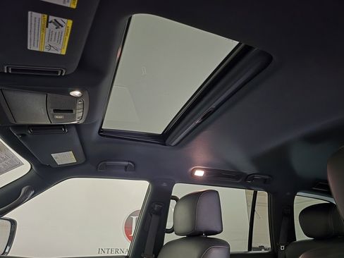 Used 2022 INFINITI QX80 Sensory w/ All-Season Package image 17