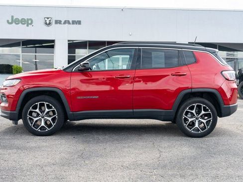 Used 2025 Jeep Compass Limited AWD/4WD image 2