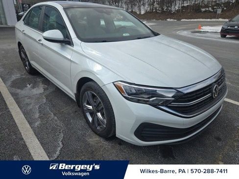 Used 2023 Volkswagen Jetta SE w/ Panoramic Sunroof Package FWD image 6