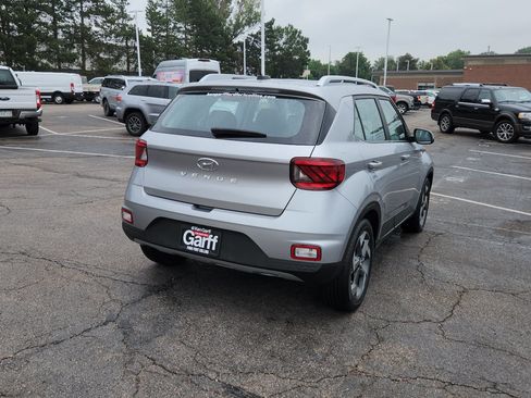 Used 2024 Hyundai Venue SEL FWD image 10