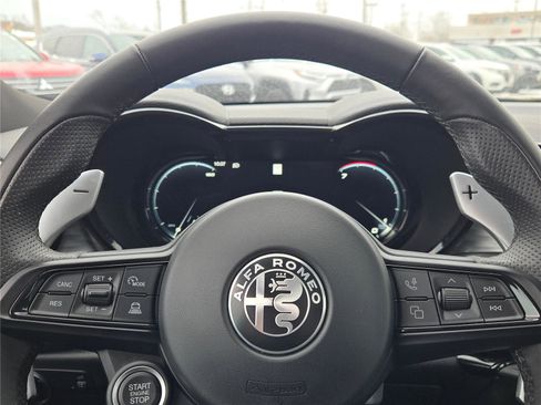 Used 2025 Alfa Romeo Tonale w/ Premium Package image 38