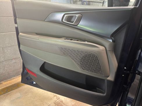 Used 2026 Kia Carnival FWD image 15