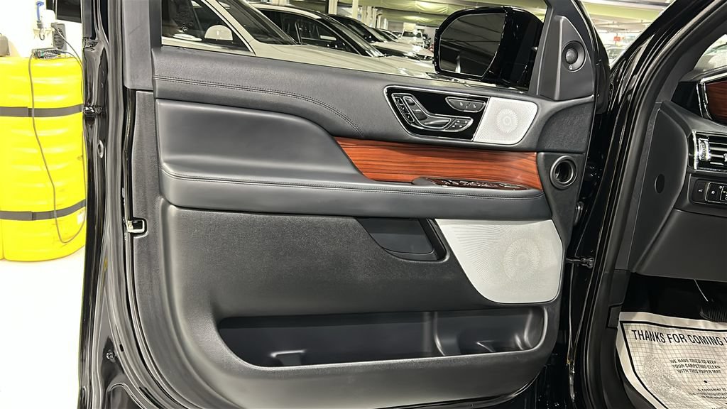 Certified 2022 Lincoln Navigator Reserve AWD/4WD image 9