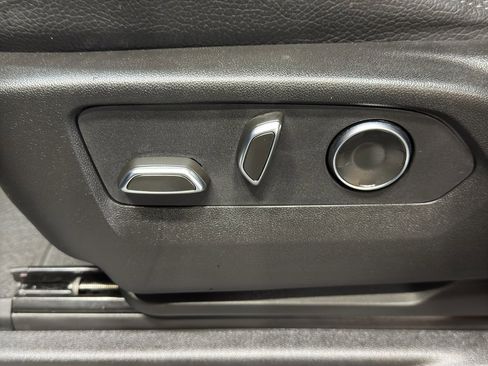 Used 2024 GMC Yukon XL Denali w/ Advanced Technology Package image 21