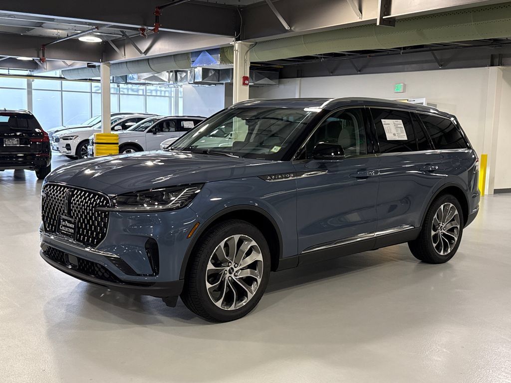 Used 2026 Lincoln Aviator Reserve w/ Illumination Package AWD/4WD image 5