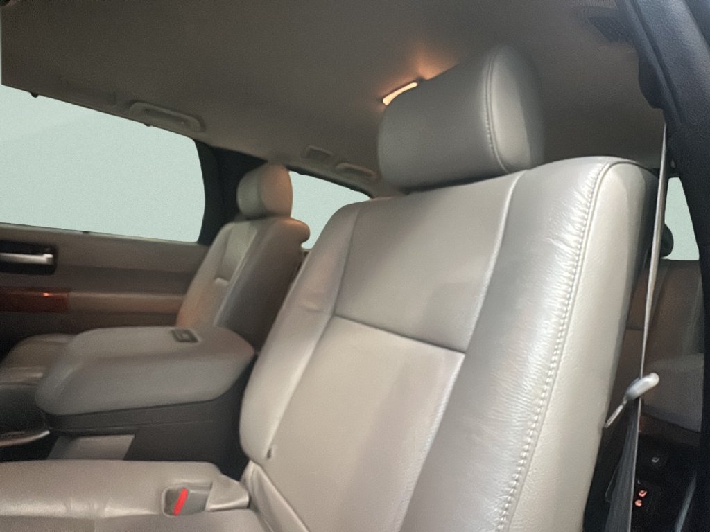 Used 2018 Toyota Sequoia Platinum AWD/4WD image 18
