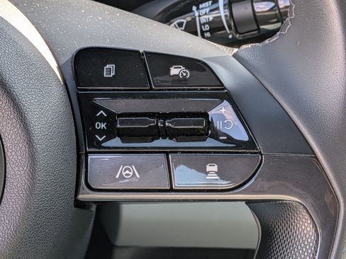Used 2025 Hyundai Elantra Limited FWD image 20