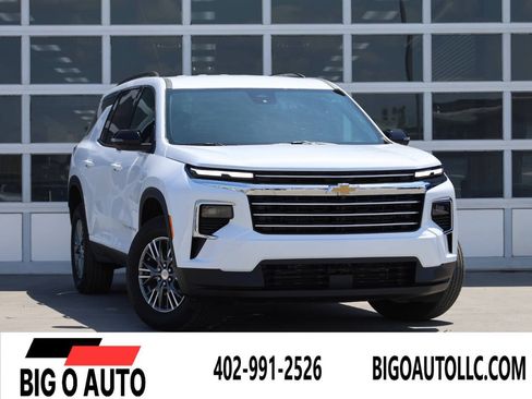 Used 2026 Chevrolet Traverse LT w/ Driver Confidence Package AWD/4WD image 1
