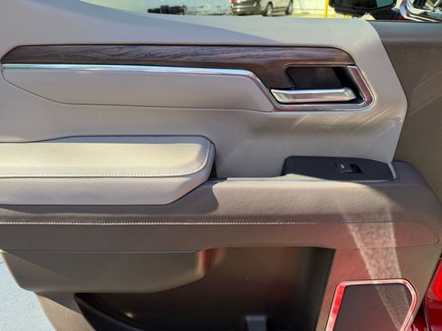 Used 2025 GMC Sierra 1500 SLT w/ SLT Premium Plus Package image 23