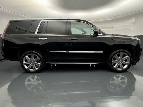 Used 2019 Cadillac Escalade Luxury AWD/4WD image 2