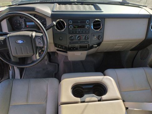 Used 2010 Ford F250 Lariat image 27