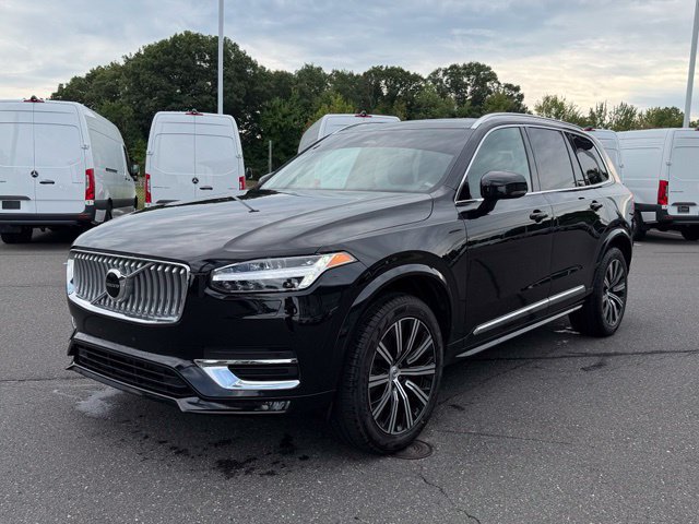 Used 2024 Volvo XC90 B5 Core w/ Climate Package AWD/4WD image 1
