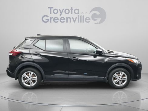 Used 2022 Nissan Kicks S FWD image 15