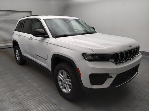 Used 2023 Jeep Grand Cherokee Laredo AWD/4WD image 13