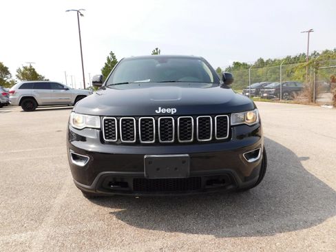 Used 2021 Jeep Grand Cherokee Laredo AWD/4WD image 3