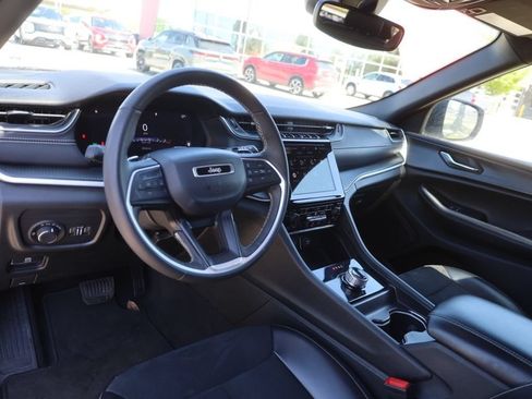 Used 2024 Jeep Grand Cherokee Altitude AWD/4WD image 24
