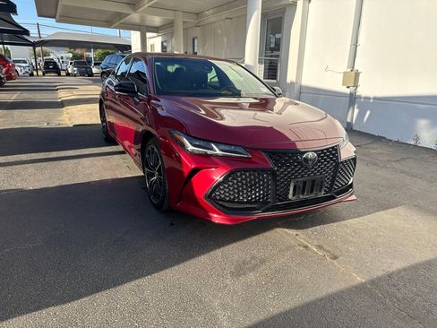 Used 2021 Toyota Avalon Touring FWD image 3