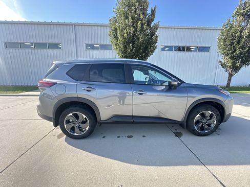 Used 2025 Nissan Rogue SV w/ SV Premium Package AWD/4WD image 15