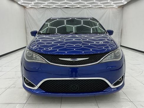 Used 2020 Chrysler Pacifica Touring w/ Advanced Safetytec Group FWD image 5