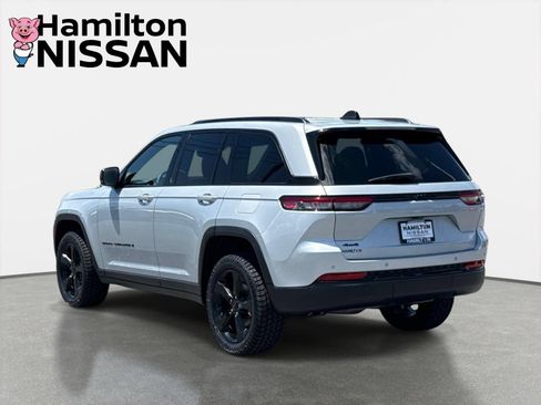 Used 2023 Jeep Grand Cherokee Altitude AWD/4WD image 4