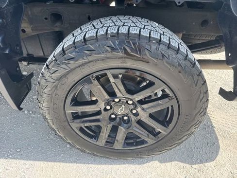 Used 2023 Chevrolet Silverado 1500 LT Trail Boss w/ LPO, Dark Essentials Package AWD/4WD image 17