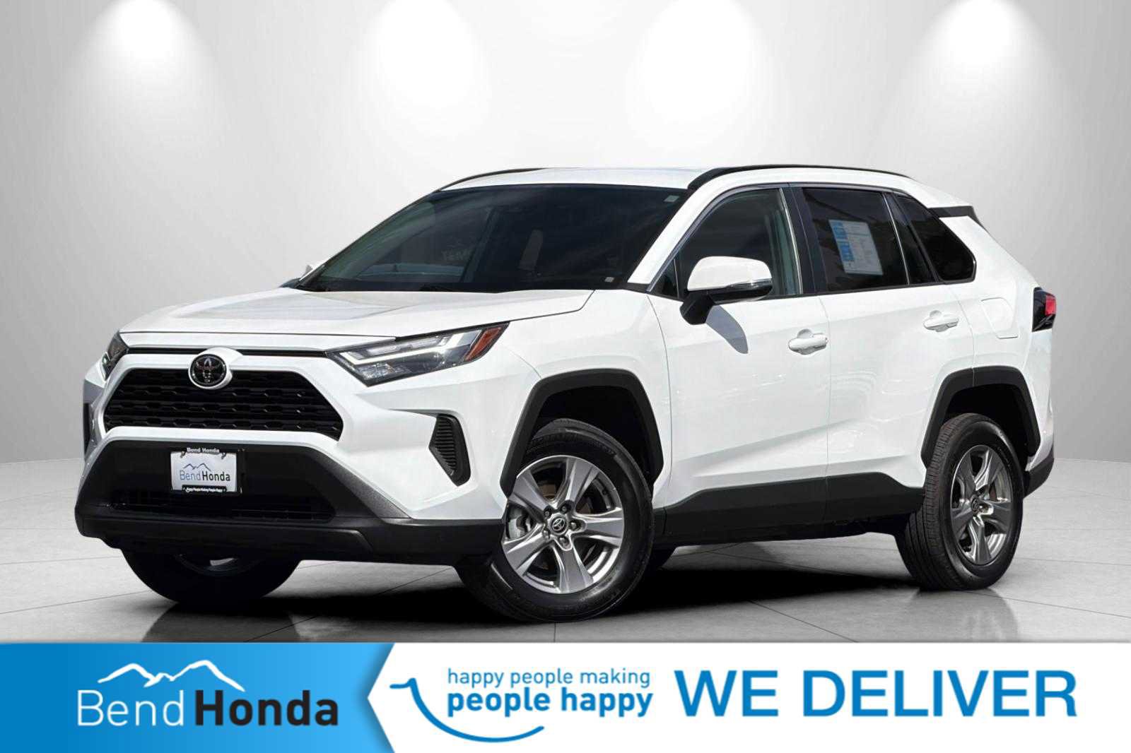 Used 2025 Toyota RAV4 XLE AWD/4WD image 1