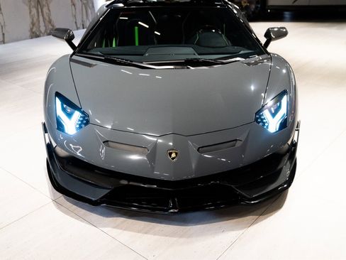 Used 2020 Lamborghini Aventador SVJ AWD/4WD image 9