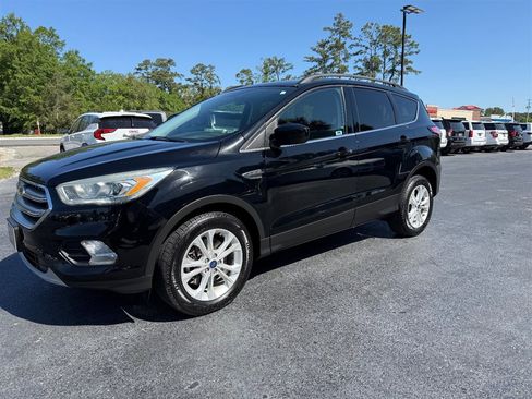 Used 2017 Ford Escape SE w/ Equipment Group 201A image 6