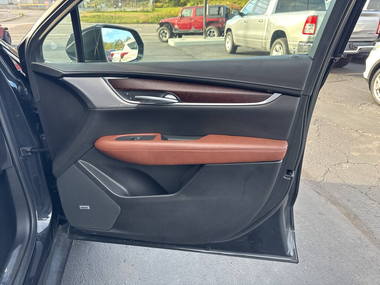 Used 2020 Cadillac XT5 Premium Luxury AWD/4WD image 24