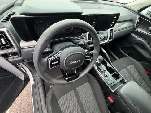 Certified 2022 Kia Sorento LX FWD image 7