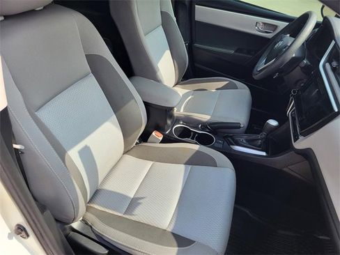 Used 2019 Toyota Corolla LE image 25