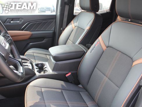 Certified 2025 GMC Canyon AT4 AWD/4WD image 11