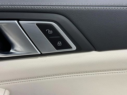 Used 2020 BMW X5 xDrive40i w/ Premium Package image 22