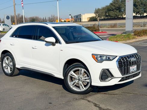 Used 2022 Audi Q3 2.0T Premium w/ Convenience Package image 3