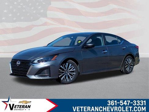 Used 2024 Nissan Altima 2.5 SV image 1