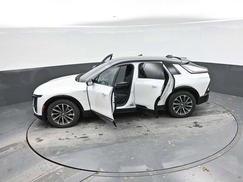 New 2025 Cadillac Lyriq Sport image 27